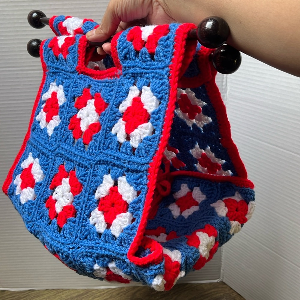 Granny Square Holiday Crochet Casserole Carrier Blue Red White America 250
